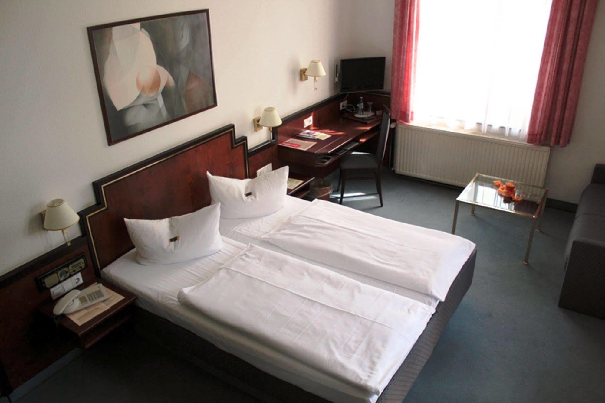 Hotel Villa Kipping Am Hauptbahnhof Dresde Exterior foto
